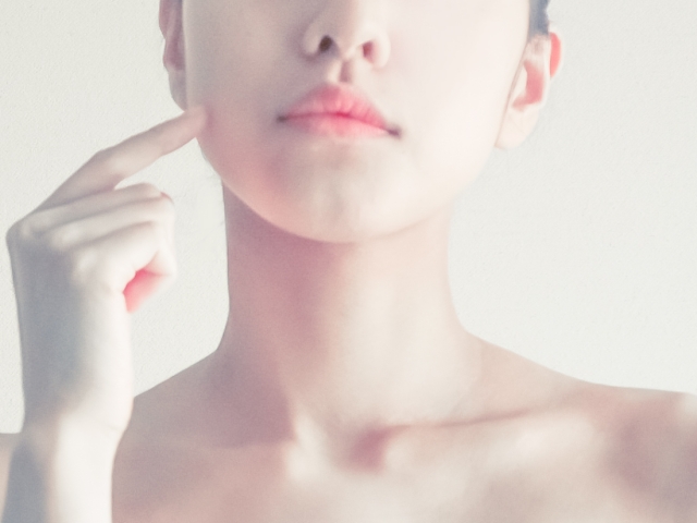 横顔のフェイスラインが無いのはなぜ 原因 改善策を知って今すぐ対策しよう Liberata